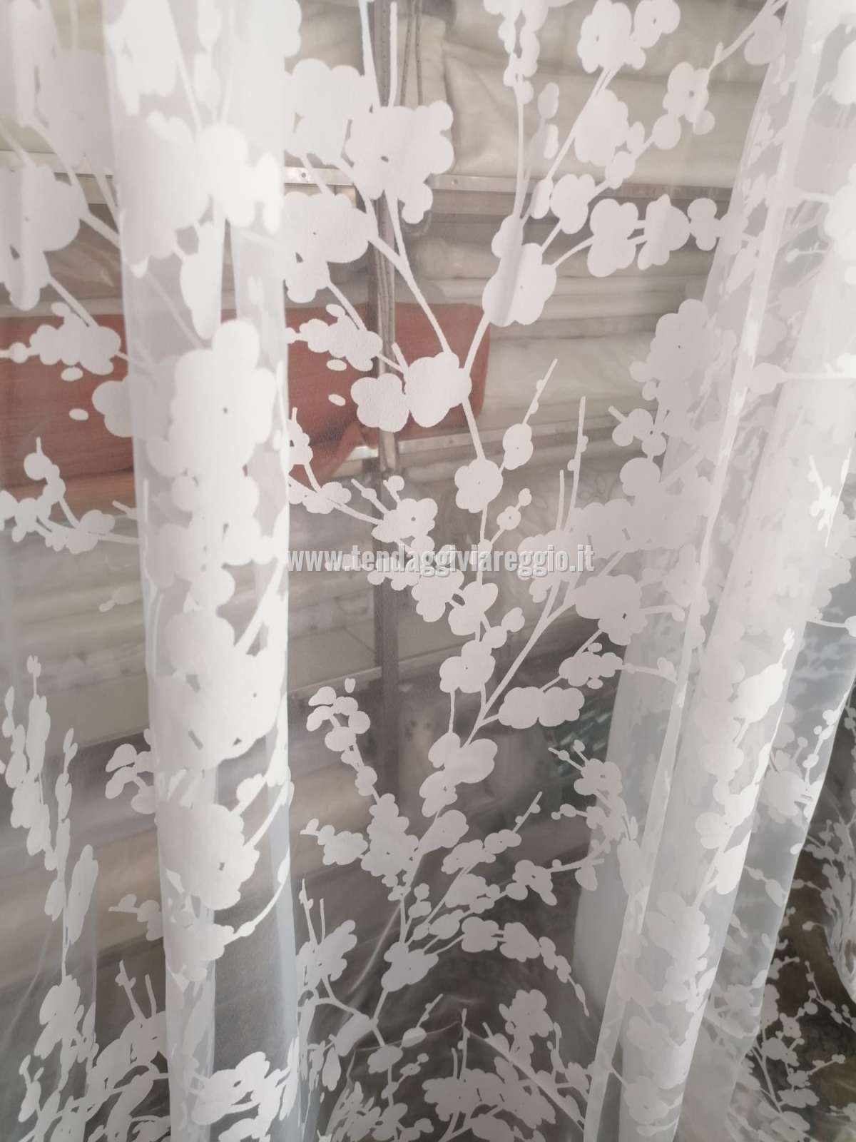 Tenda Dévoré su organza FIORI DI PESCO in stock!